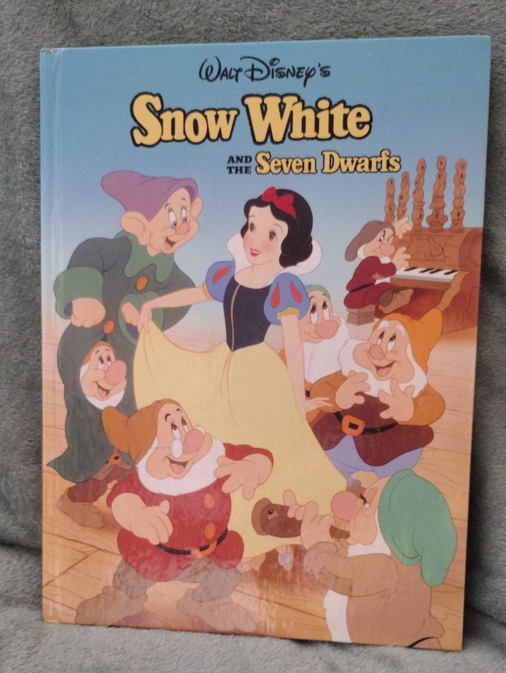3/$15 - Walt Disney Snow White & the Seven Dwarfs By Mouse works In 1990s